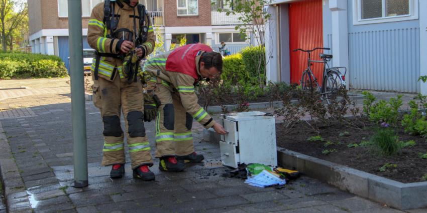 Foto van verbrand nachtkastje Foto van verbrand nachtkastje