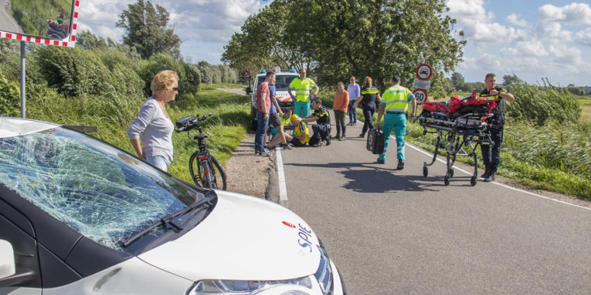 Wierenner geschept door auto in Schiedam Wierenner geschept door auto in Schiedam