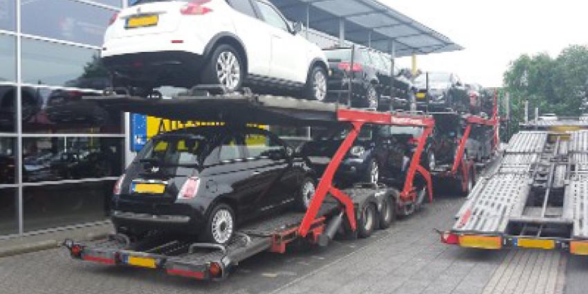 120 auto’s afgevoerd bij autobedrijf in Almelo 120 auto’s afgevoerd bij autobedrijf in Almelo