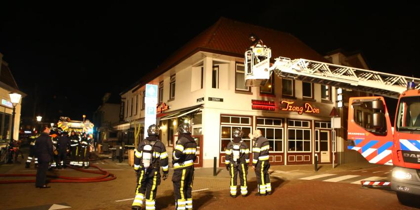 Veel rook bij brand boven restaurant in Vught Veel rook bij brand boven restaurant in Vught