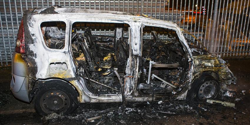  Auto uitgebrand op bedrijventerrein in Den Bosch