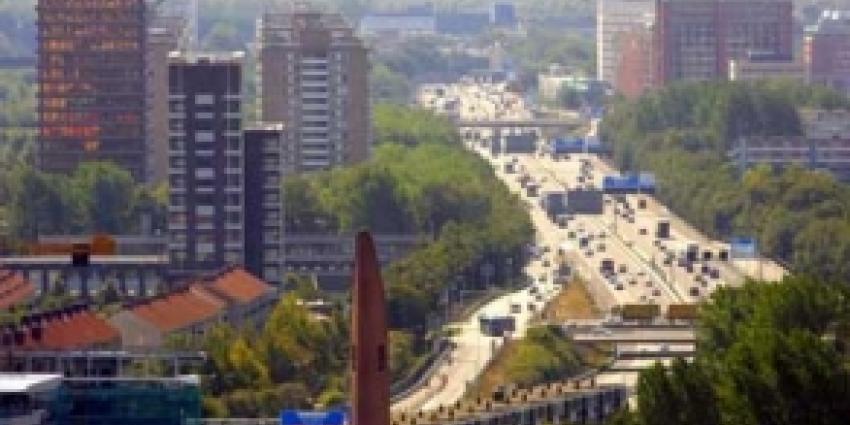 Economische activiteiten in Nederland brengen steeds minder schade toe aan het milieu.
