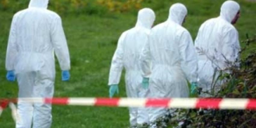 Dode vrouw in auto in water Emmeloord aangetroffen