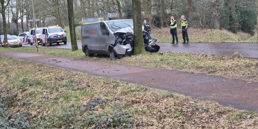 Bestelbus fors beschadigd Bestelbus fors beschadigd