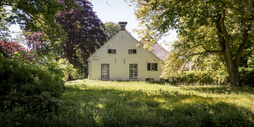 Overdracht monumentale boerderijen van NAM aan Het Groninger Landschap Overdracht monumentale boerderijen van NAM aan Het Groninger Landschap