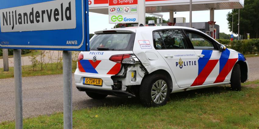 beschadigde politieauto beschadigde politieauto