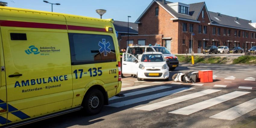 Scooter botst tegen auto Scooter botst tegen auto