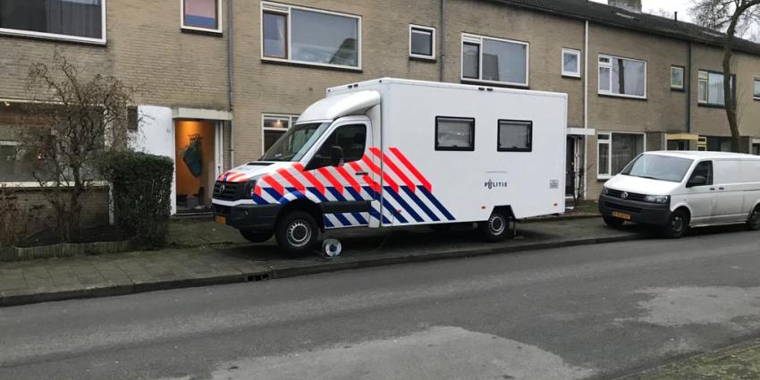 Politie doet onderzoek in woning Politie doet onderzoek in woning