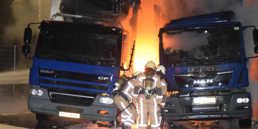 Vrachtwagen in vlammen opgegaan 