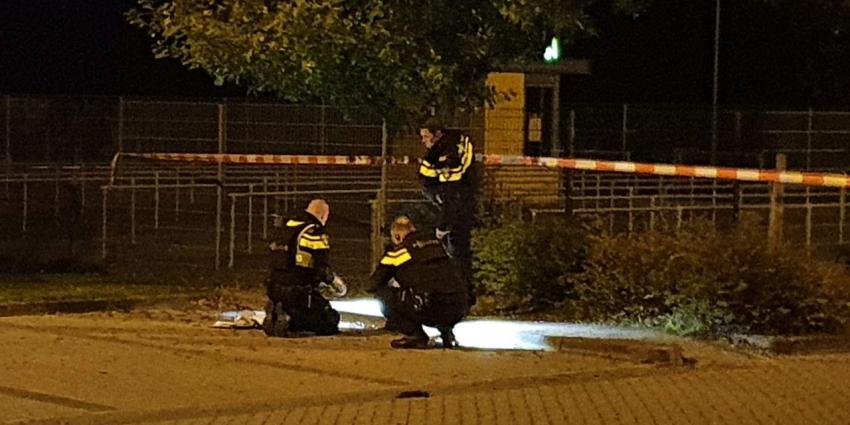 Politie onderzoekt parkeerterrein Politie onderzoekt parkeerterrein