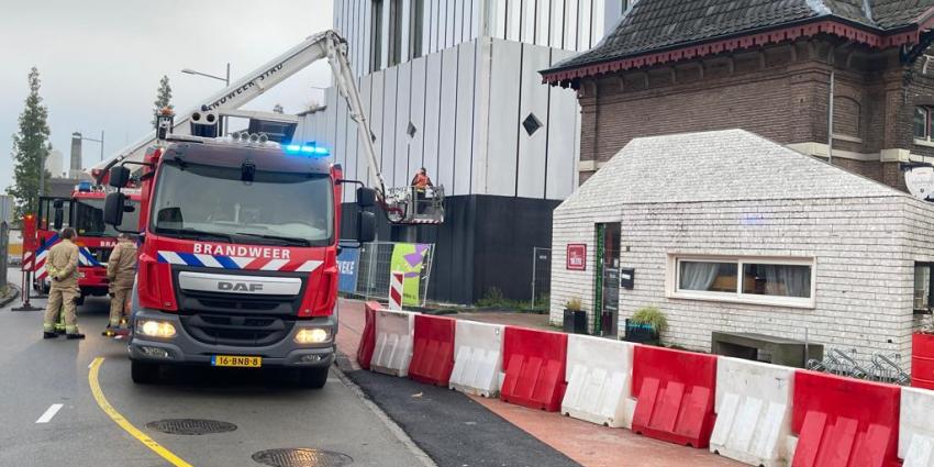 Hoogwerker ingezet bij blussen van brand Hoogwerker ingezet bij blussen van brand