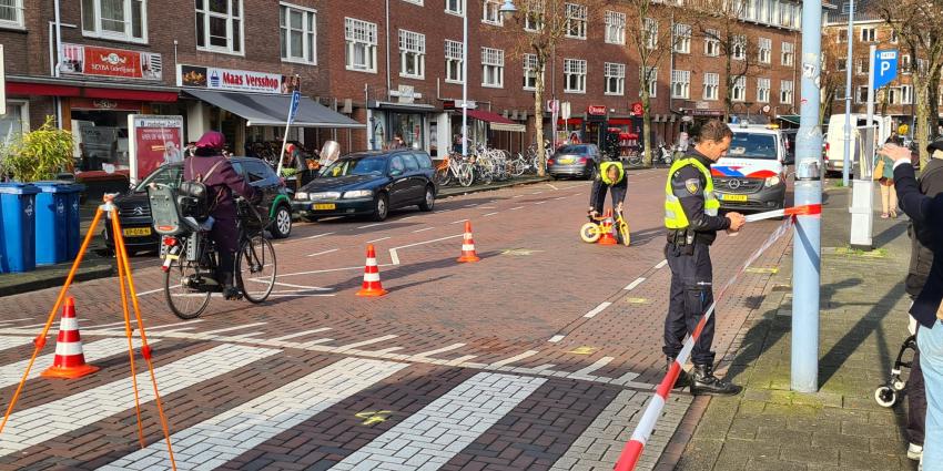 Politie doet onderzoek op Maasstraat Politie doet onderzoek op Maasstraat