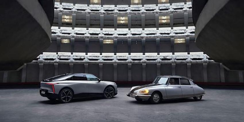 DS AUTOMOBILES VIERT 70 JAAR DS OP RETROMOBILE DS AUTOMOBILES VIERT 70 JAAR DS OP RETROMOBILE