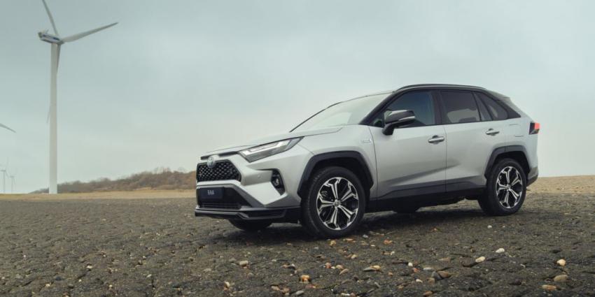 Toyota breidt vanaf 1 maart 2025 het aanbod van de populaire RAV4 Plug-in Hybrid uit met een exclusieve nieuwe uitvoering: de Limited Edition. Toyota breidt vanaf 1 maart 2025 het aanbod van de populaire RAV4 Plug-in Hybrid uit met een exclusieve nieuwe uitvoering: de Limited Edition.