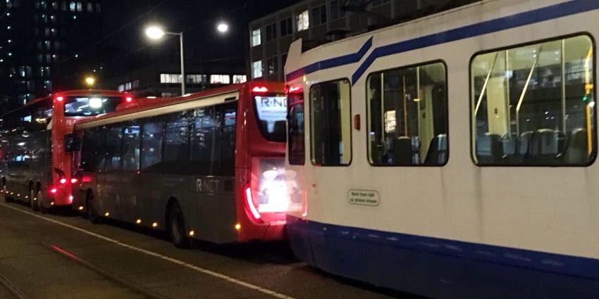 Kettingbotsing tussen bussen en tram Kettingbotsing tussen bussen en tram