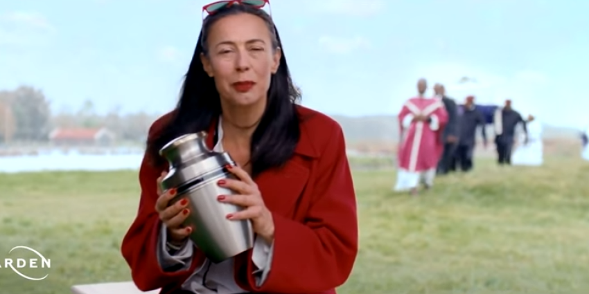 Adelheid Roosen wint Loden Leeuw als meest irritante BN'er in een reclamespot Adelheid Roosen wint Loden Leeuw als meest irritante BN'er in een reclamespot