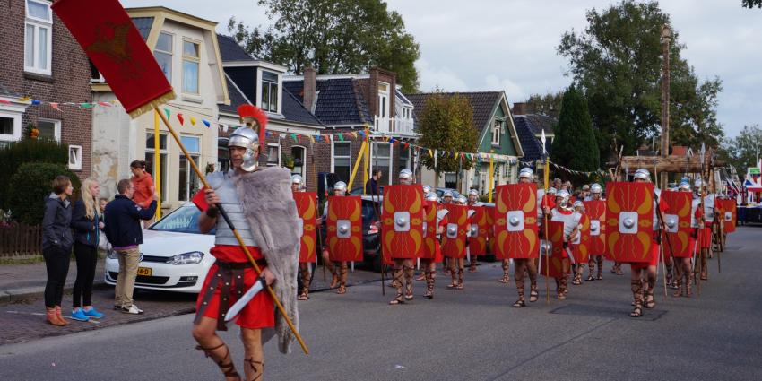 Veel belangsteliing voor allegorische optocht in de Knipe