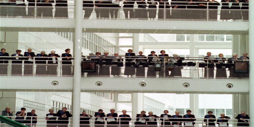 Veel mensen ergeren zich aan deskundigheid van ambtenaren Veel mensen ergeren zich aan deskundigheid van ambtenaren