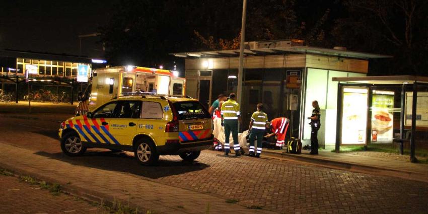 Persoon gewond na val bij bus Persoon gewond na val bij bus