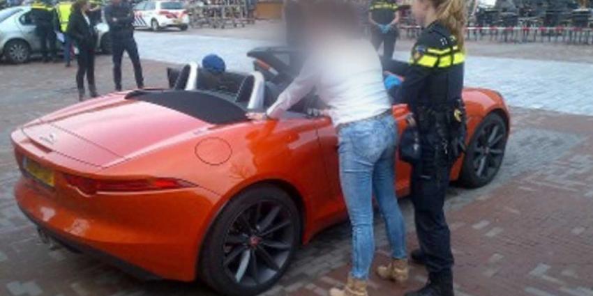 Dure auto’s, drugs en wapens bij autocontrole Rotterdam gevonden Dure auto’s, drugs en wapens bij autocontrole Rotterdam gevonden