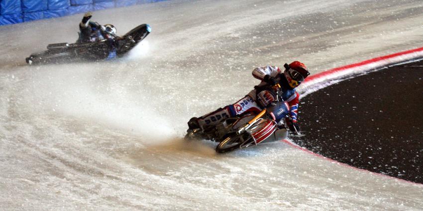 Veel uitglijders tijdens WK-ijsspeedway Assen