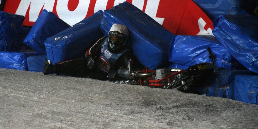 Veel uitglijders tijdens WK-ijsspeedway Assen