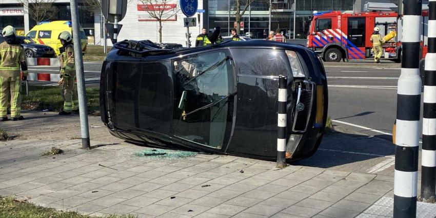 auto-gekanteld-aanrijding auto-gekanteld-aanrijding