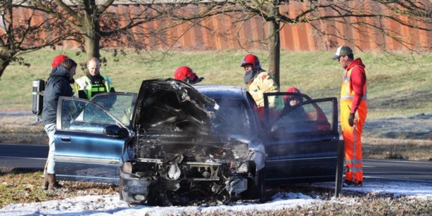  Autobrand op verbindingsweg van snelwegen bij Eindhoven