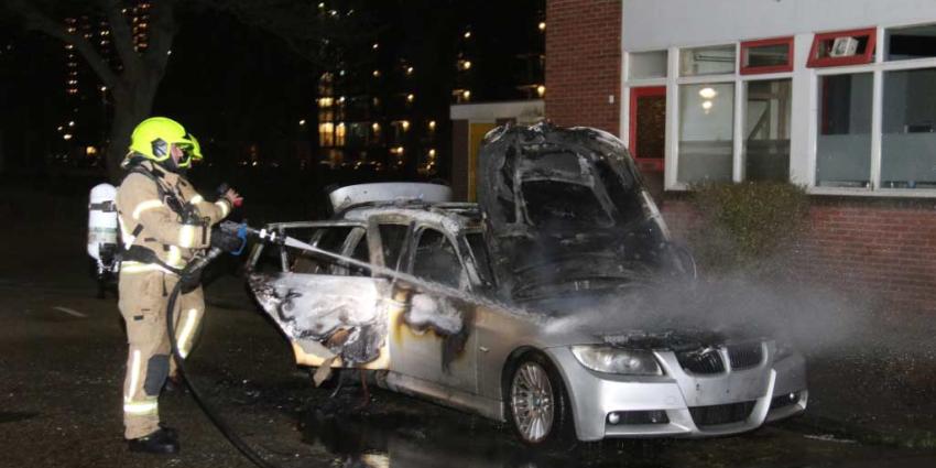 Auto in vlammen op door brandstichting