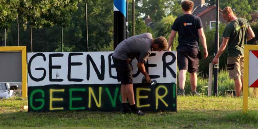 Boeren 'versieren' drukste provinciale weg N201 van Nederland uit protest Boeren 'versieren' drukste provinciale weg N201 van Nederland uit protest