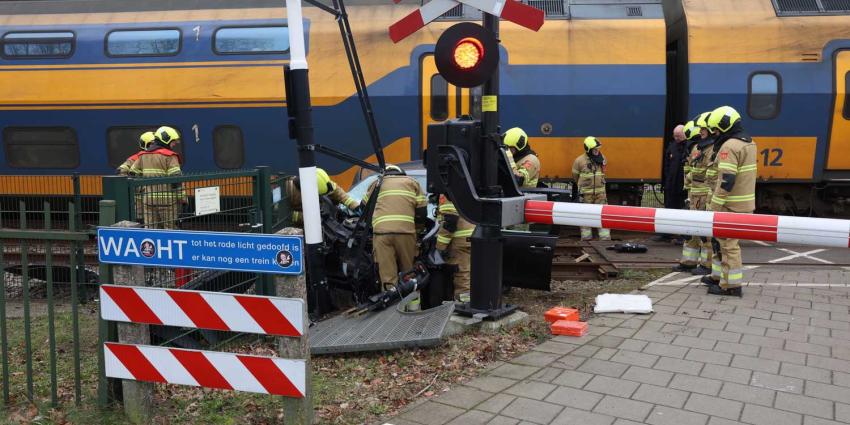 botsing-trein-spoorwegovergang botsing-trein-spoorwegovergang