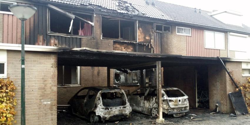 Verwoestende autobranden in Geldrop mogelijk aangestoken Verwoestende autobranden in Geldrop mogelijk aangestoken