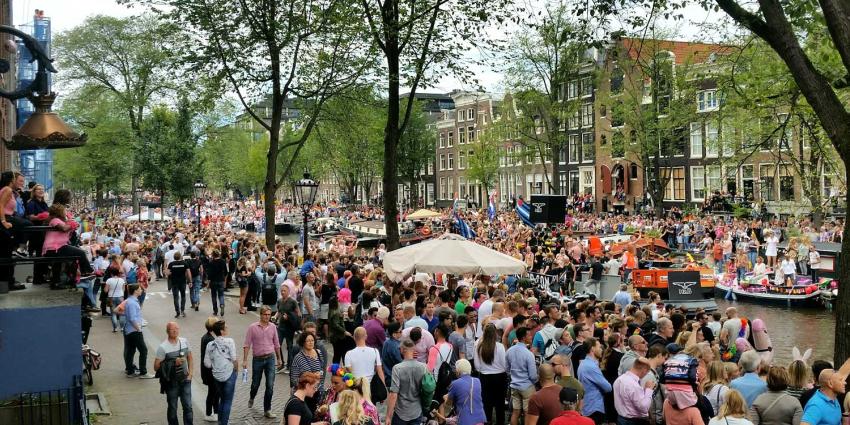 Kleurrijke Canal Parade trekt door hartje Amsterdam Kleurrijke Canal Parade trekt door hartje Amsterdam