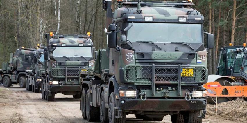 Man steelt militair voertuig van basis en rijdt flink wat schade Man steelt militair voertuig van basis en rijdt flink wat schade