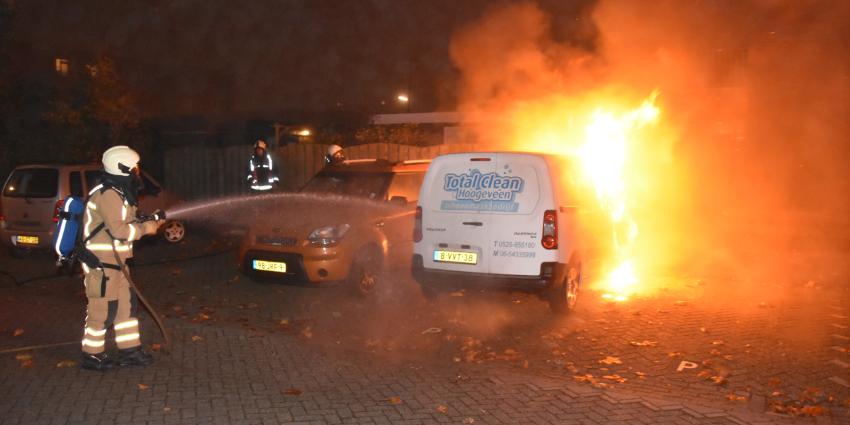 Brandweer blust autobrand Brandweer blust autobrand