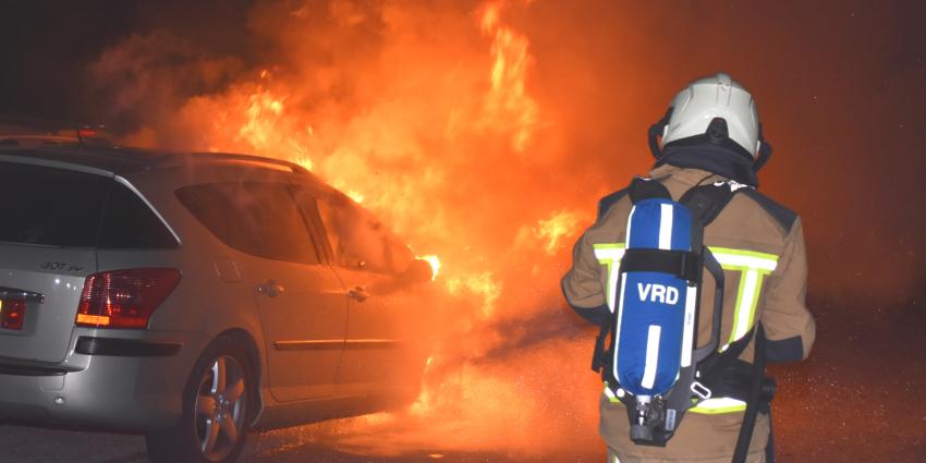 Brandweer blust autobrand Brandweer blust autobrand
