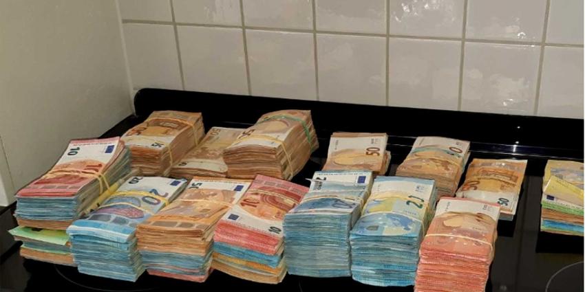eurobiljetten-cash-stapels eurobiljetten-cash-stapels