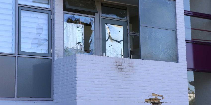 Twee zware explosies in Best en Eindhoven richten forse schade aan Twee zware explosies in Best en Eindhoven richten forse schade aan