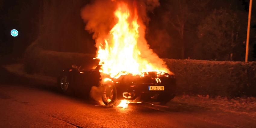 Gloednieuwe Ferrari in vlammen op in Den Dolder
