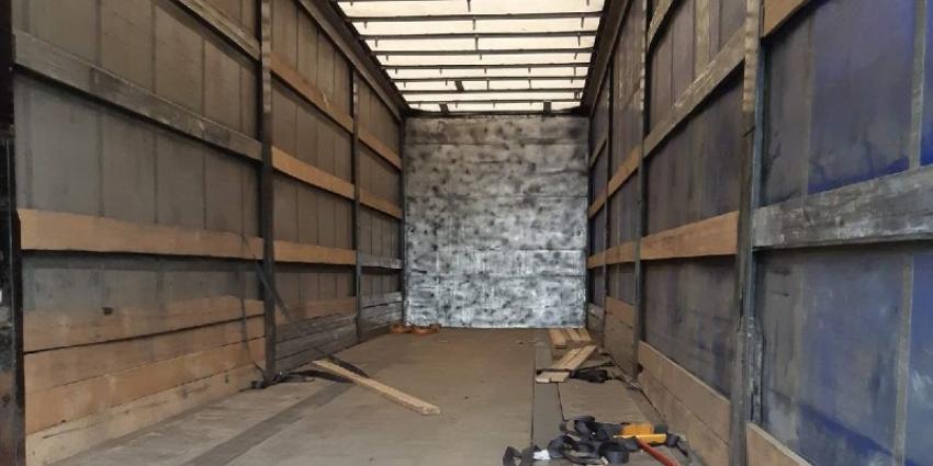 Verborgen ruimte in vrachtwagen