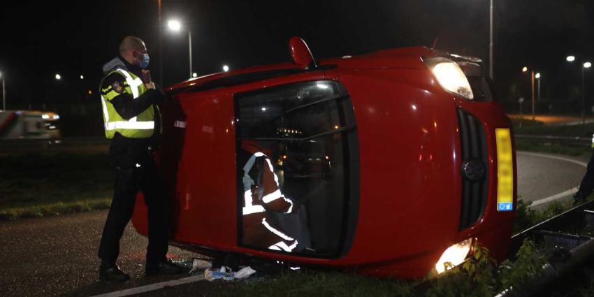 gekanteld-auto-afrit gekanteld-auto-afrit