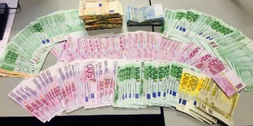 Overheid plukt ruim 220 miljoen euro van criminelen Overheid plukt ruim 220 miljoen euro van criminelen