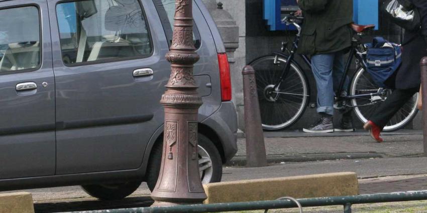 Voortvluchtige geboeide verdachte steekpartij Keizersgracht door omstanders gepakt Voortvluchtige geboeide verdachte steekpartij Keizersgracht door omstanders gepakt