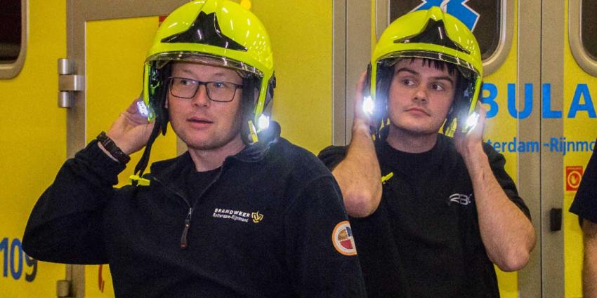 Brandweer Vlaardingen verder met gele helmen met led-verlichting Brandweer Vlaardingen verder met gele helmen met led-verlichting