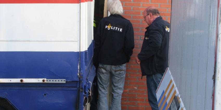 Drie mannen aangehouden bij ontruiming hennepstekkerij Groningen Drie mannen aangehouden bij ontruiming hennepstekkerij Groningen