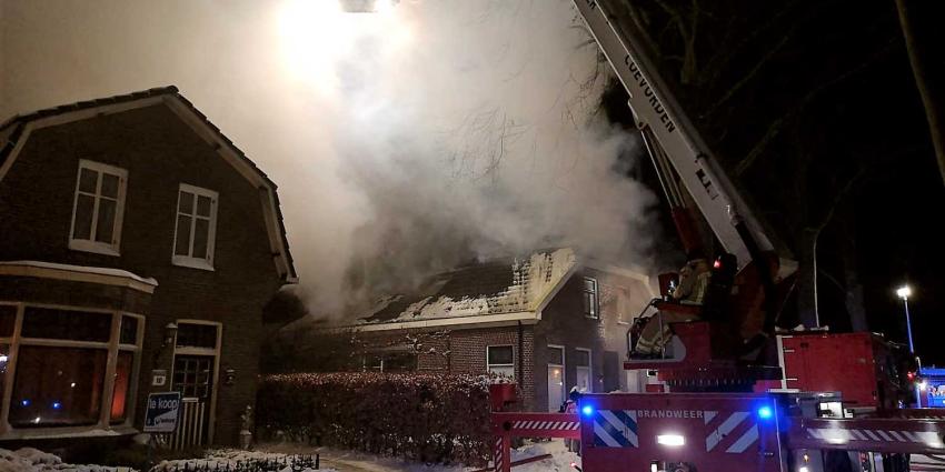 hoogwerker-sneeuw-brand-boerderij hoogwerker-sneeuw-brand-boerderij