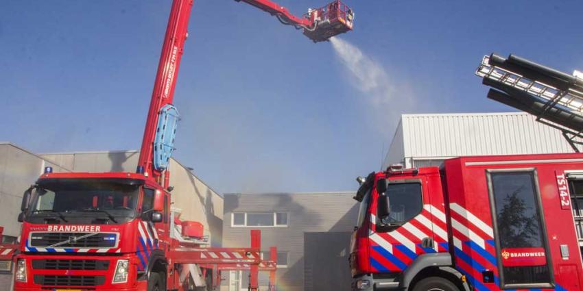 Explosies bij grote brand in bedrijfspand Schiedam Explosies bij grote brand in bedrijfspand Schiedam