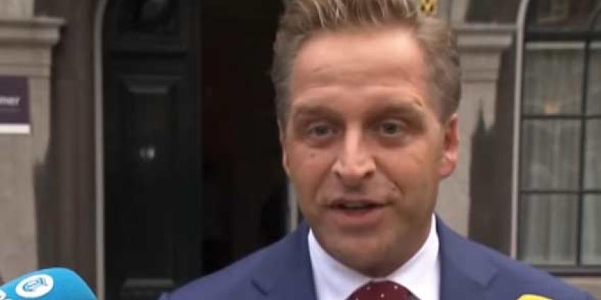 Minister van Volksgezondheid moet stoppen met zonnebanken Minister van Volksgezondheid moet stoppen met zonnebanken