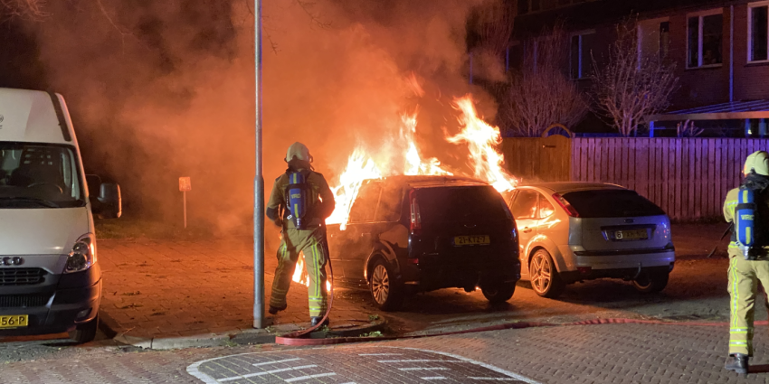 Brandweer blust autobrand Brandweer blust autobrand