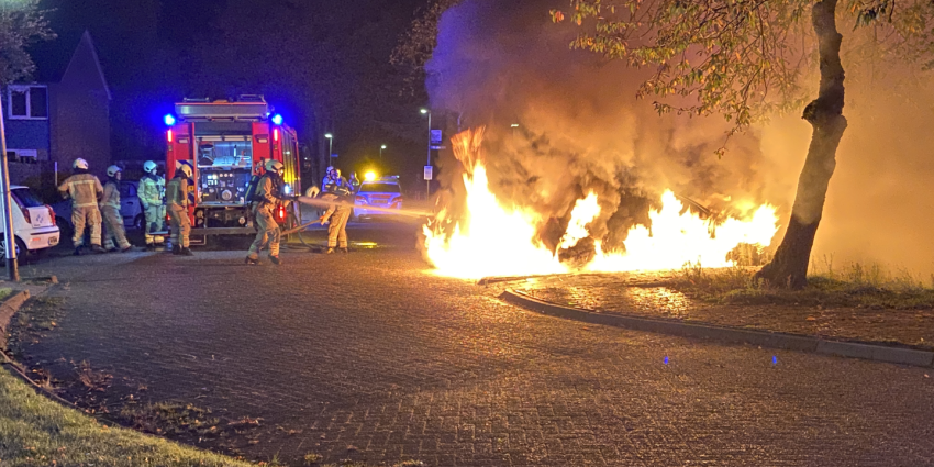 Brandweer blust autobrand Brandweer blust autobrand